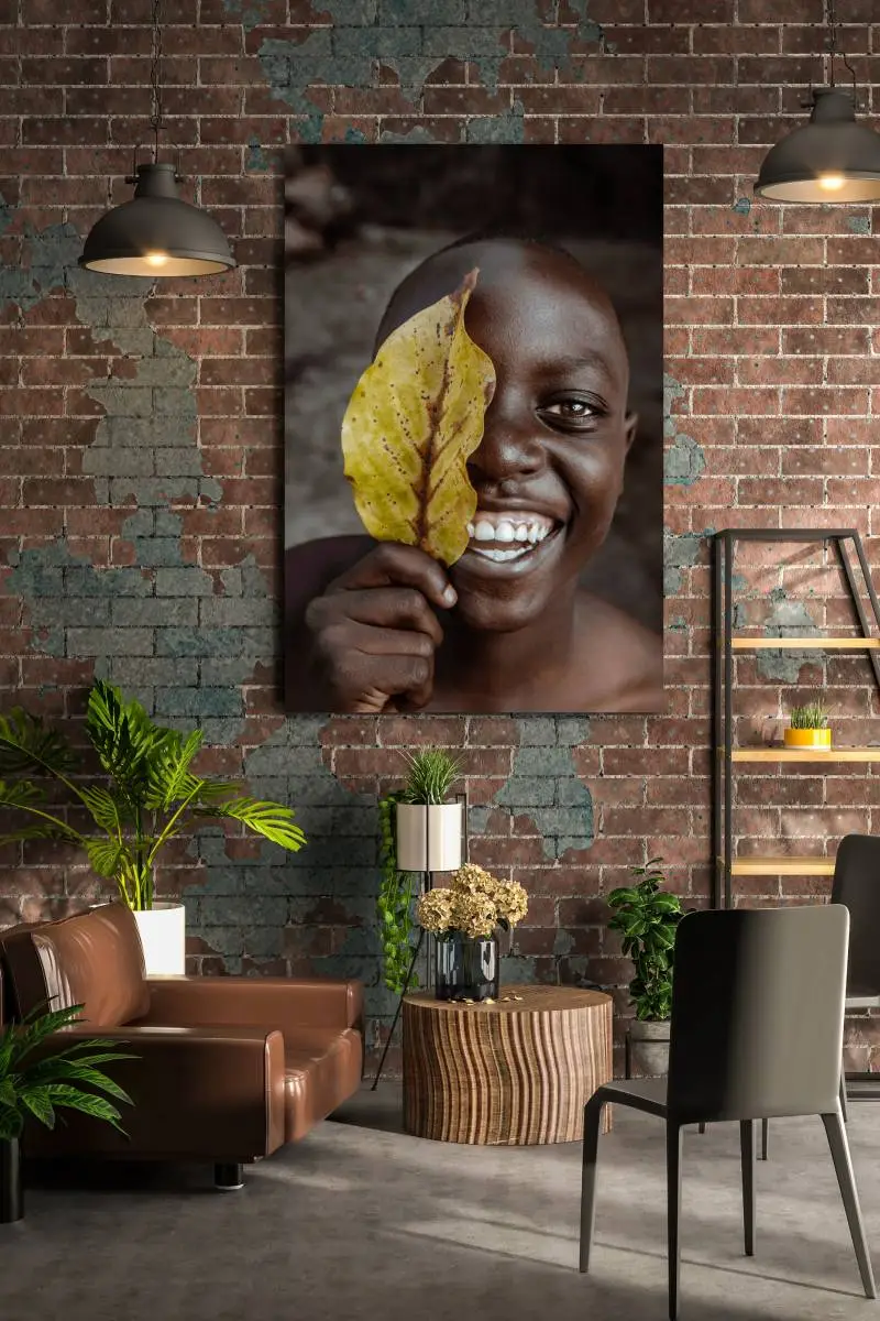 Woonkamer met fotokunst 'A Simple Smile' op aluminium