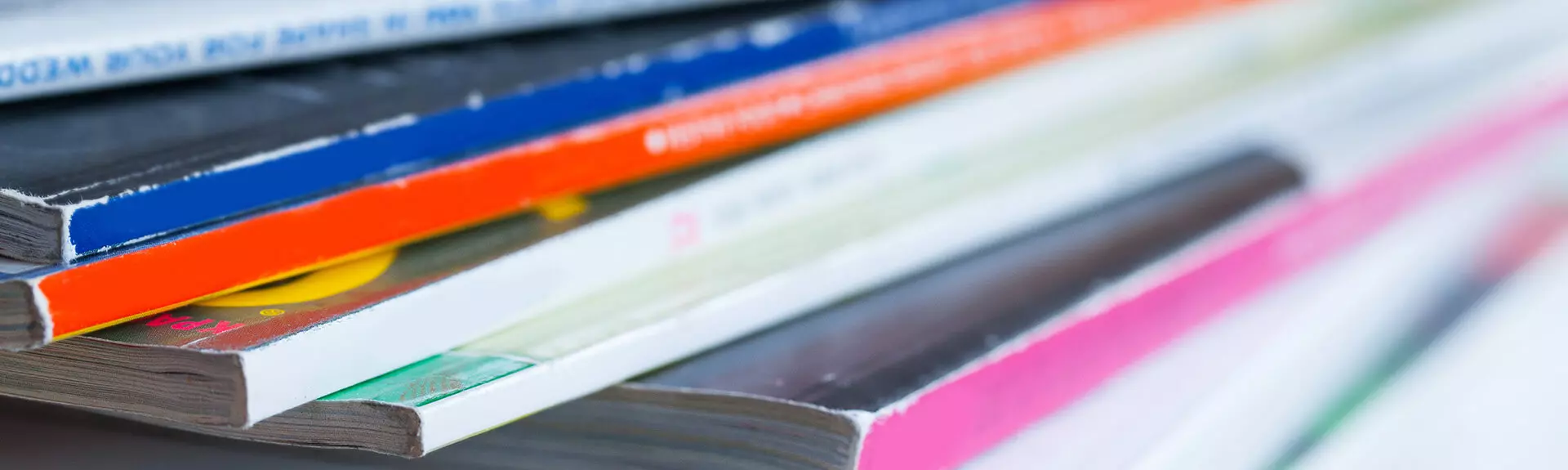 Stapel tijdschriften met artikelen over Fair Photo Shop voor 'In de Pers' pagina 