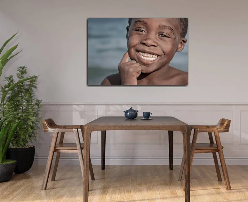 Wanddecoratie op aluminium boeven eettafel